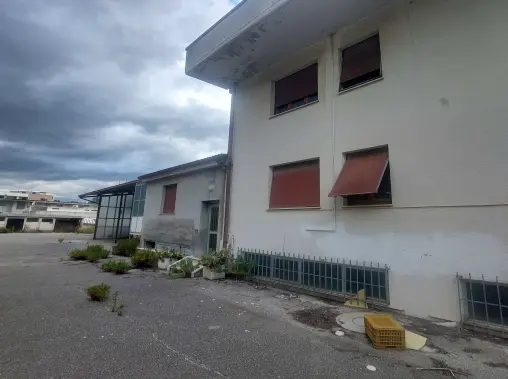 Fabbricati Costruiti Per Esigenze Commerciali · Acquaviva Picena