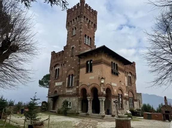 Castello, Immobile Di Pregio Artistico E Storico · Serra Riccò