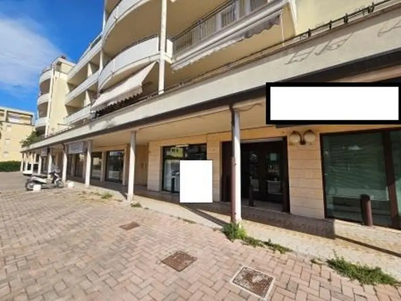 Magazzini E Locali Di Deposito · Pescara
