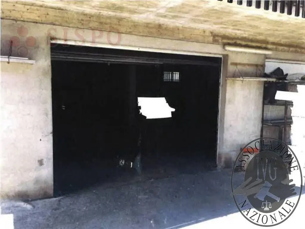 Magazzini E Locali Di Deposito · Deruta