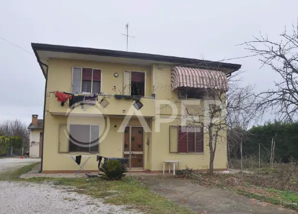 Abitazione In Villini · Arre
