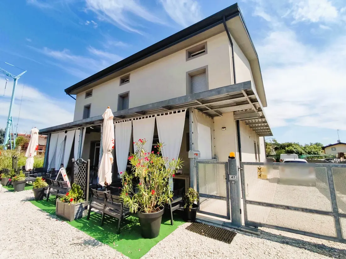 Fabbricati Costruiti Per Esigenze Commerciali · Tarcento