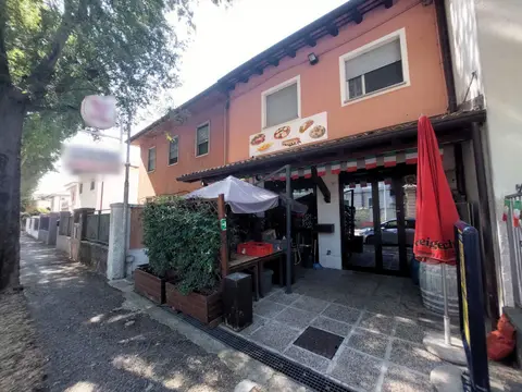 Fabbricati Costruiti Per Esigenze Commerciali all'asta a Udine (UD)