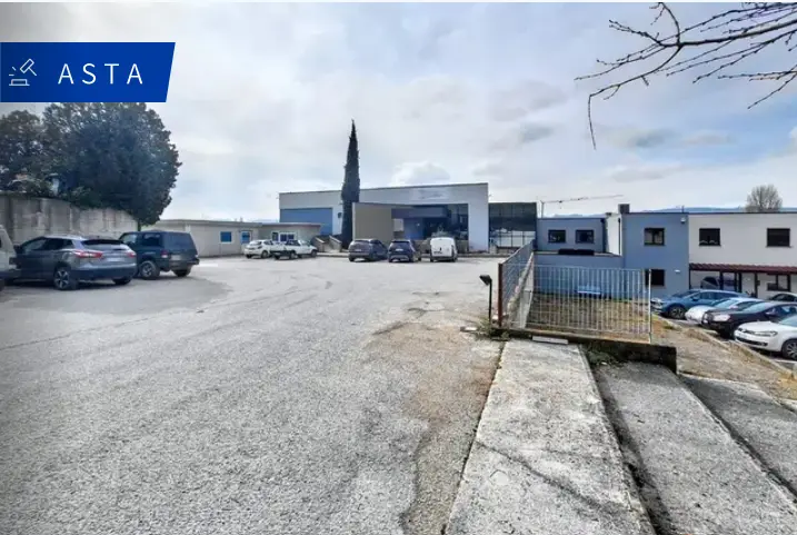 Magazzini E Locali Di Deposito · Gubbio