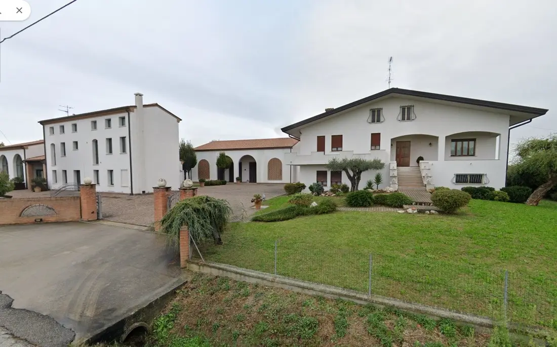 Fabbricati Costruiti Per Esigenze Commerciali · Gorgo al Monticano