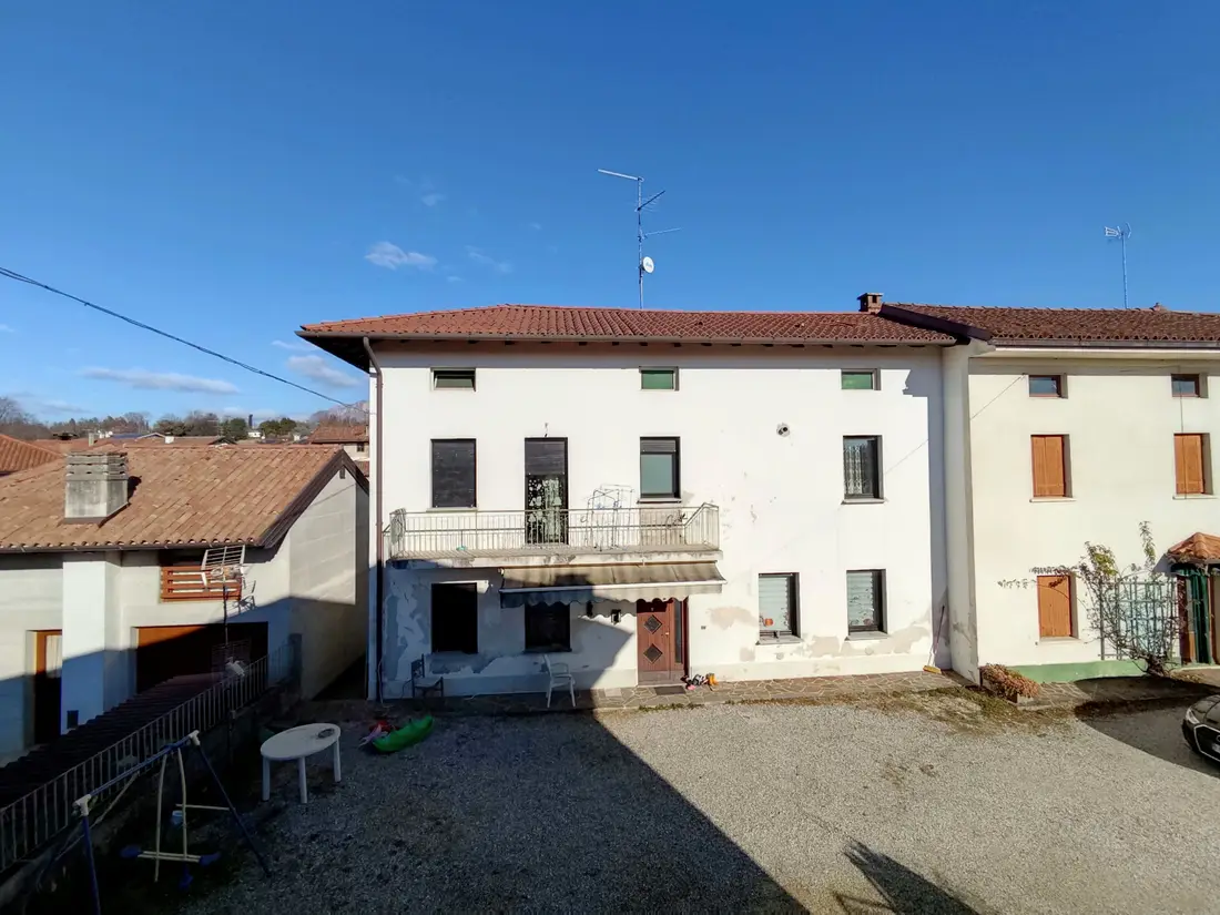 Abitazioni E Alloggi Tipici Dei Luoghi · Cassacco