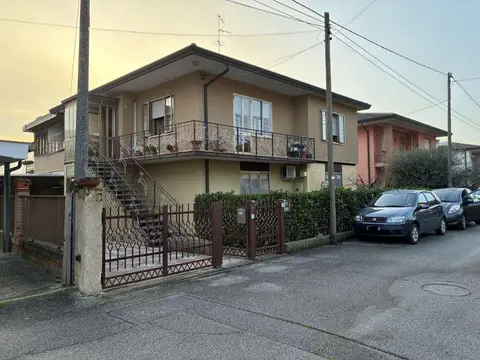 Villa all'asta a Montegrotto Terme (PD)