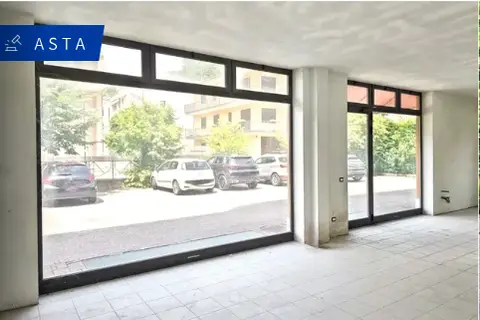 Negozio all'asta a Chiampo (VI)