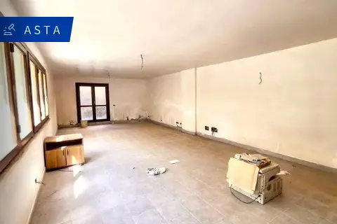 Magazzini E Locali Di Deposito · Carini