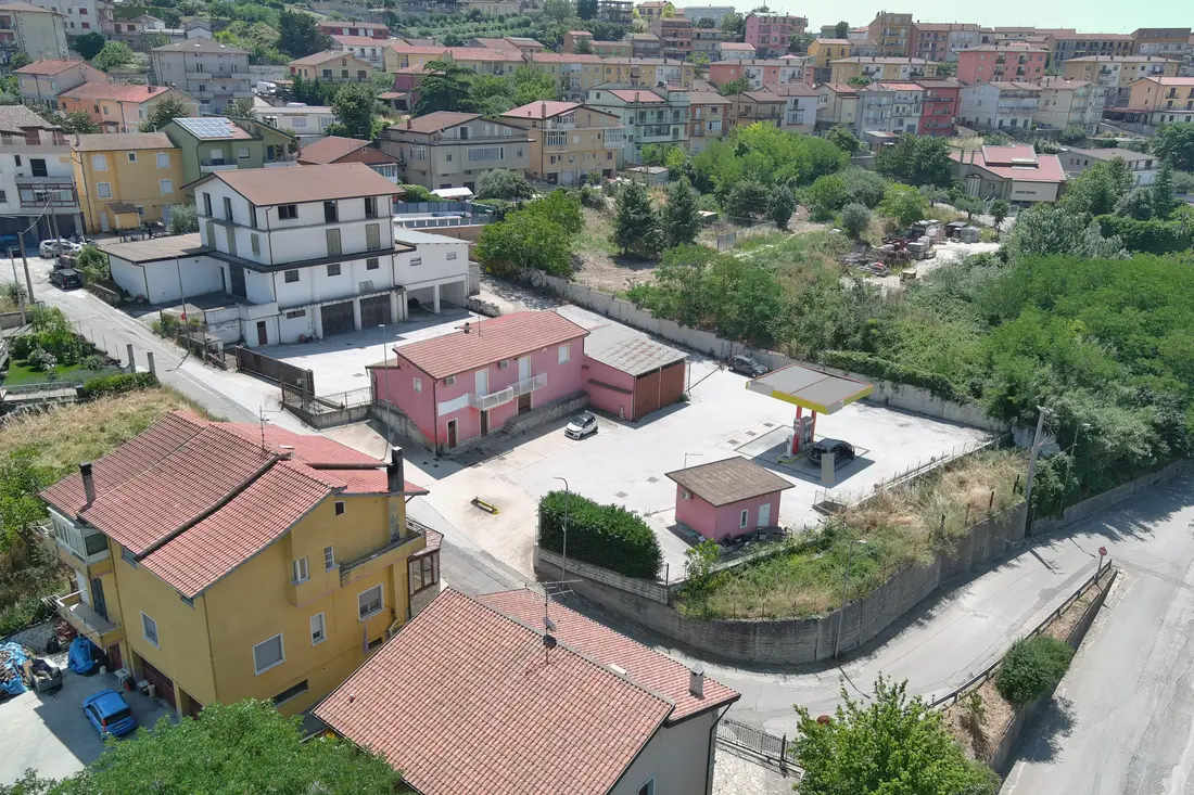 Fabbricati Costruiti Per Esigenze Commerciali · Montecalvo Irpino