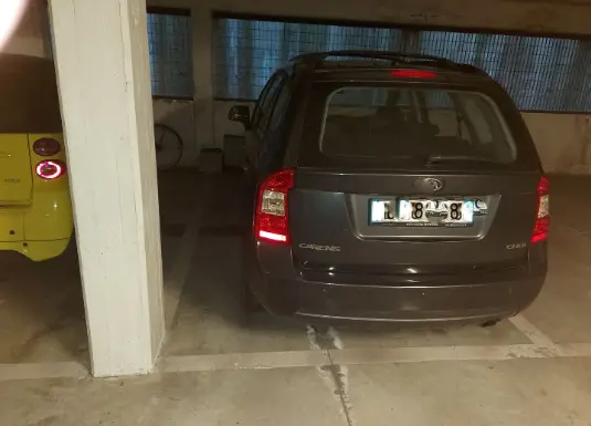 Posto Auto · Prato