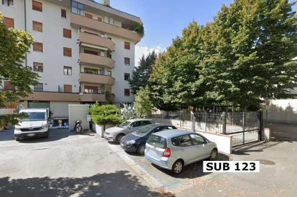 Magazzini E Locali Di Deposito · Prato