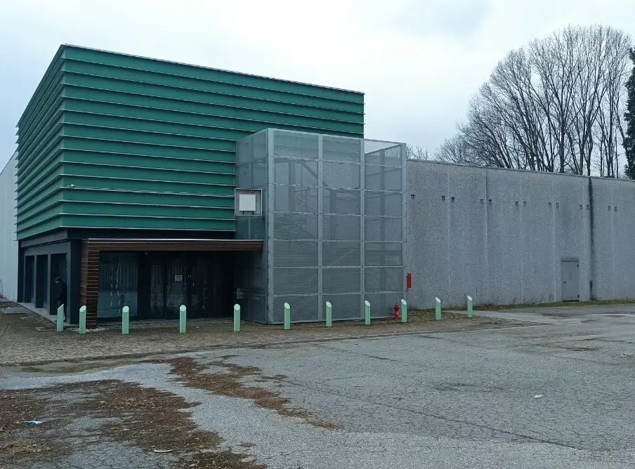 Fabbricati Costruiti Per Esigenze Commerciali · Vertemate con Minoprio