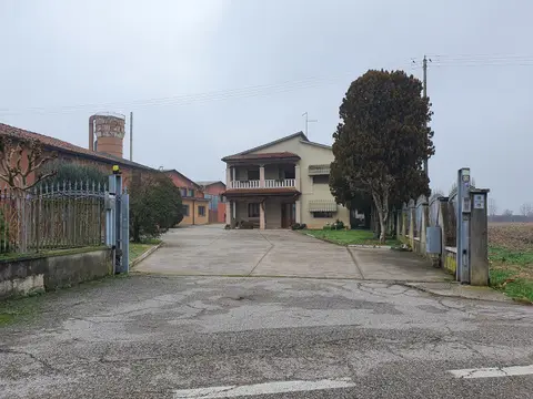 Fabbricati Costruiti Per Esigenze Industriali all'asta a San Pietro di Morubio (VR)