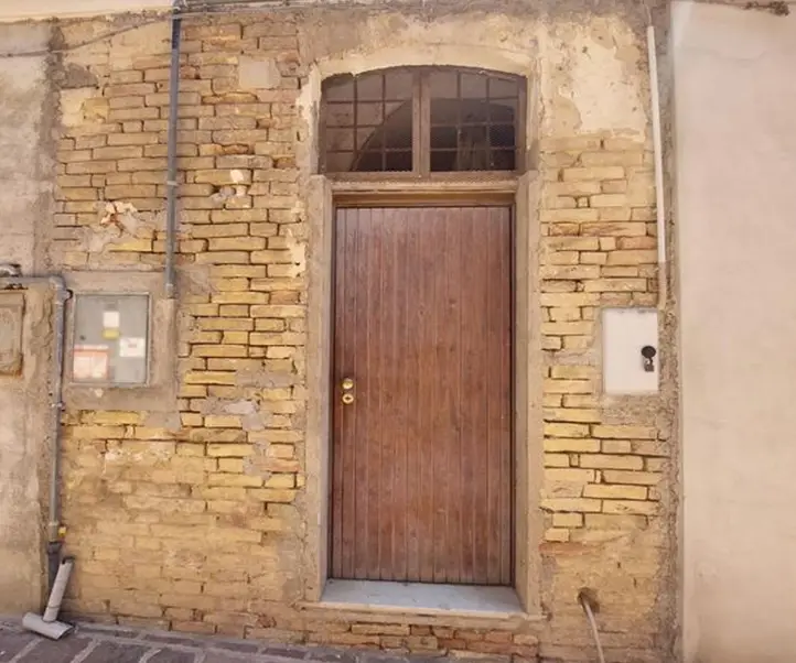Magazzini E Locali Di Deposito · Chieti
