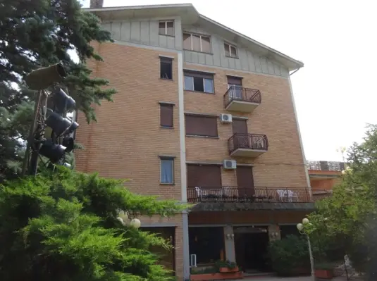 Magazzini E Locali Di Deposito · Montefalco