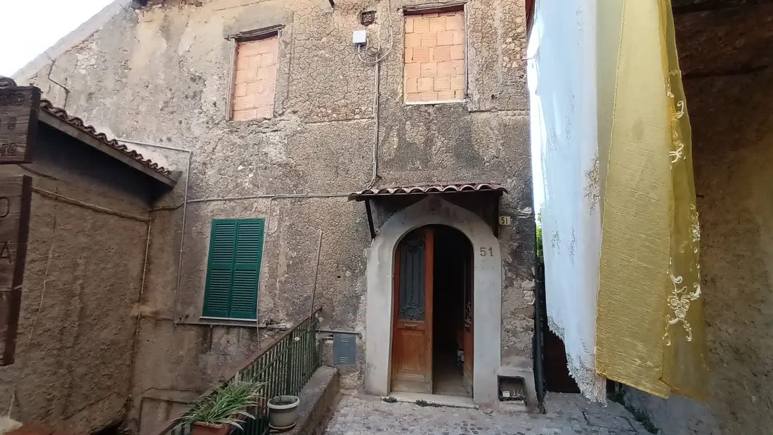 Abitazione Di Tipo Popolare · Serrone