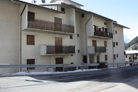 Abitazione Di Tipo Economico all'asta a Foppolo (BG)