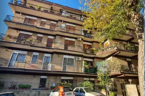 Abitazione Di Tipo Civile · Roma