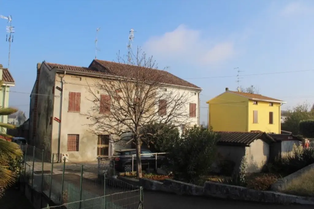 Fabbricato · Guastalla