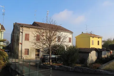 Fabbricato all'asta a Guastalla (RE)