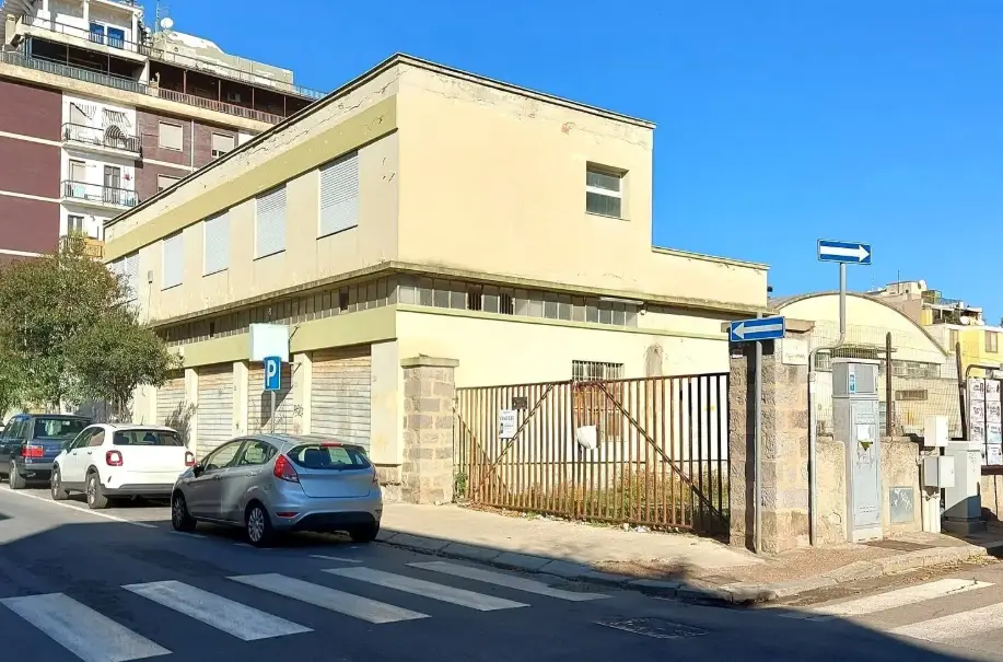 Fabbricati Costruiti Per Esigenze Commerciali · Quartu Sant'Elena