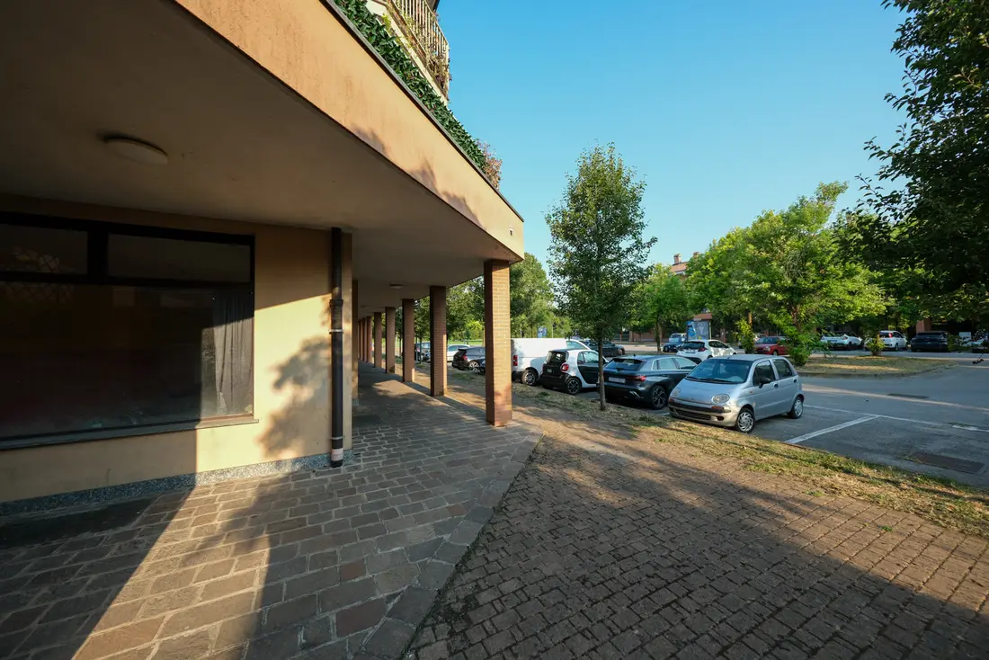 Negozi, Botteghe · Pessano con Bornago