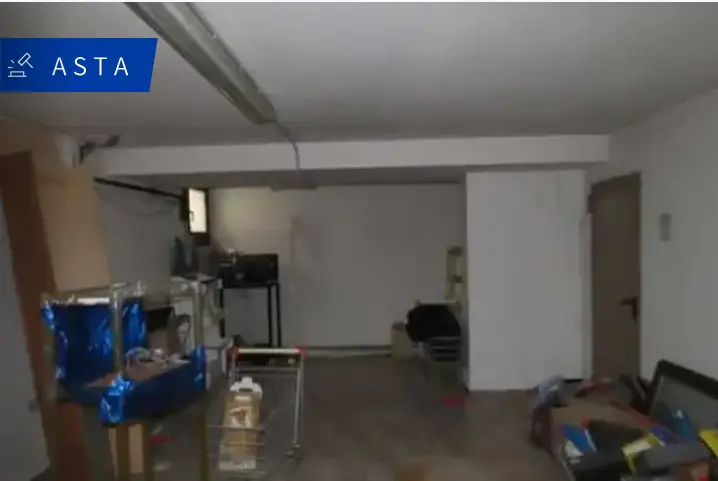 Magazzini E Locali Di Deposito · Monte San Vito