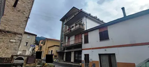 Abitazione Di Tipo Civile all'asta a Montignoso (MS)