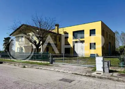 Fabbricati Costruiti Per Esigenze Commerciali all'asta a Anguillara Veneta (PD)