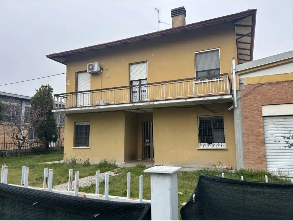 Fabbricato · Mirandola