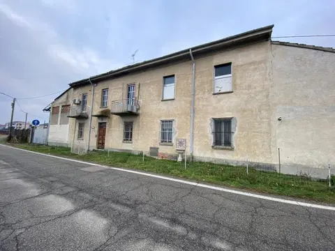Tettoie Chiuse O Aperte all'asta a Trino (VC)