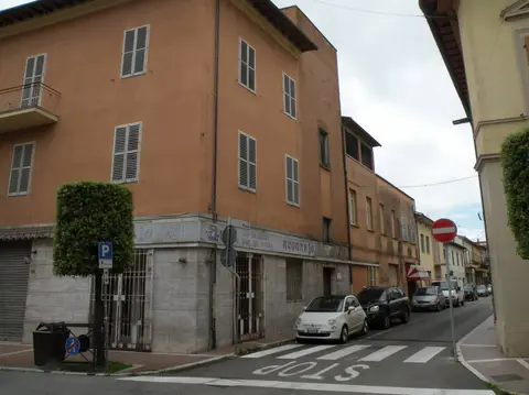 Uffici E Studi Privati all'asta a Chiusi (SI)