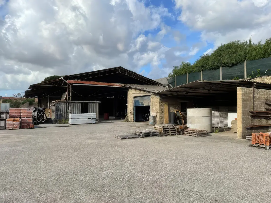 Fabbricati Costruiti Per Esigenze Industriali · Latina