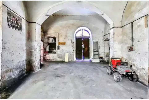 Magazzini E Locali Di Deposito · Imperia