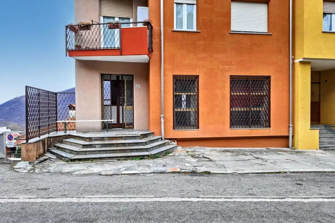 Istituto Di Credito, Cambio E Assicurazioni · Casale Corte Cerro