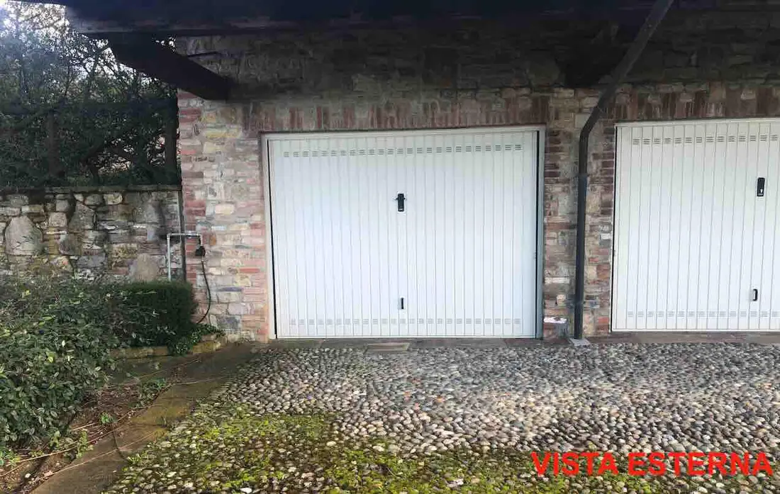 Garage O Autorimessa · Travo