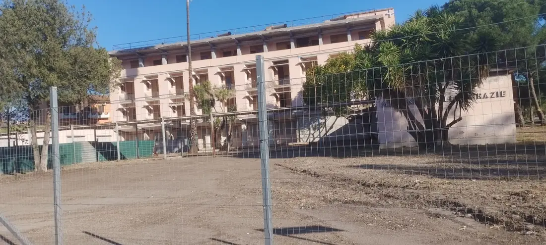 Magazzini E Locali Di Deposito · Cassano all'Ionio