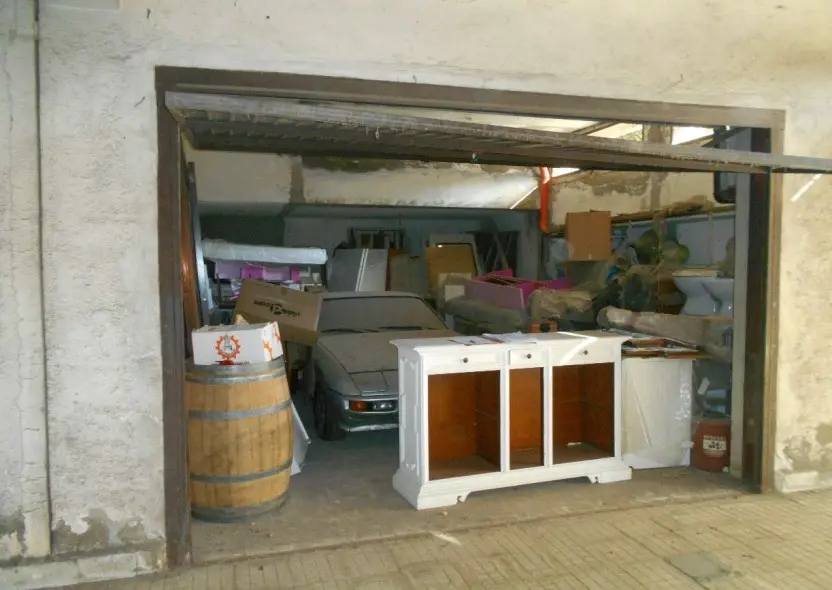 Magazzini E Locali Di Deposito · Messina
