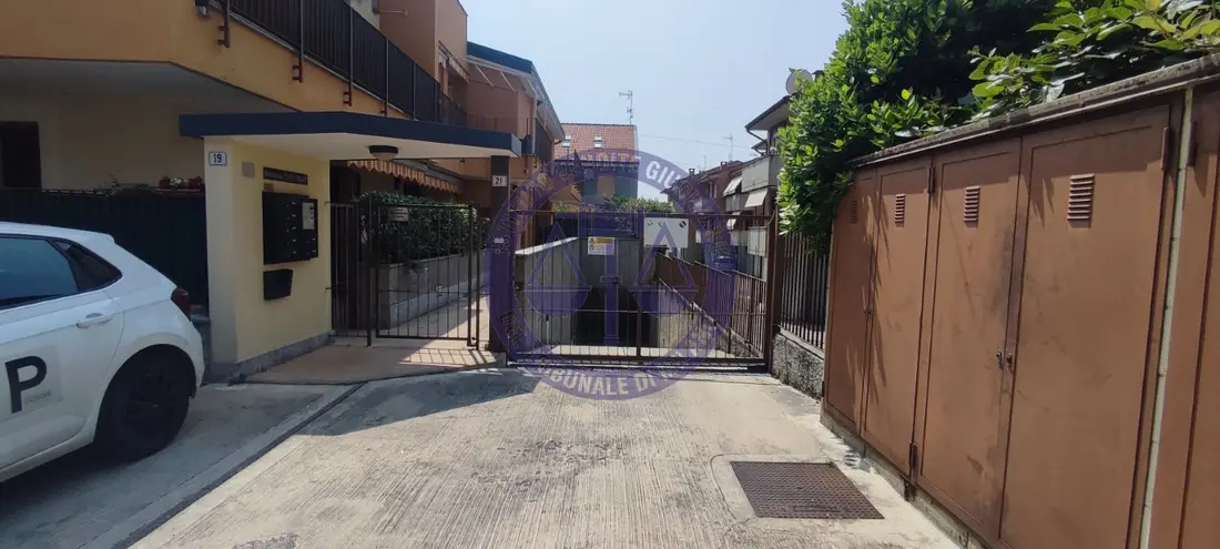 Garage O Autorimessa · Seregno