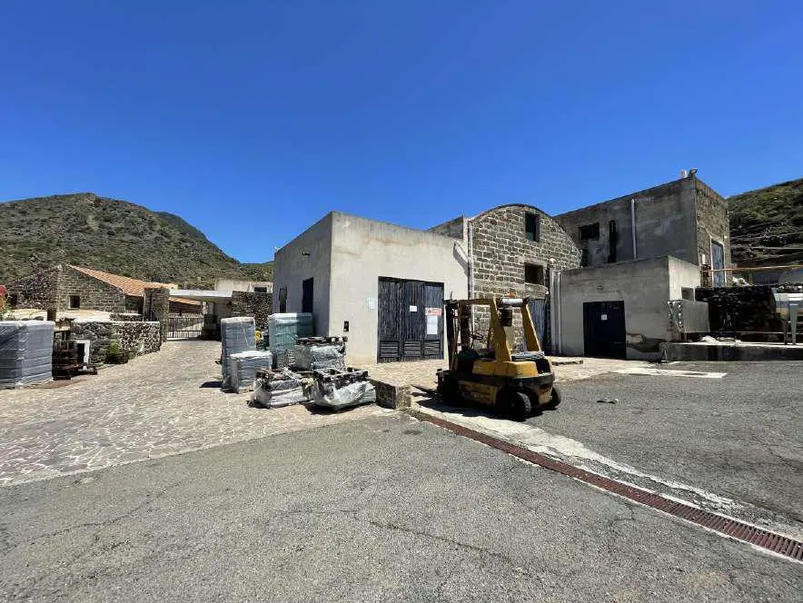 Fabbricati Per Attività Agricole · Pantelleria