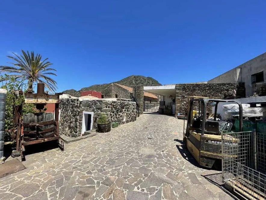 Fabbricati Per Attività Agricole · Pantelleria