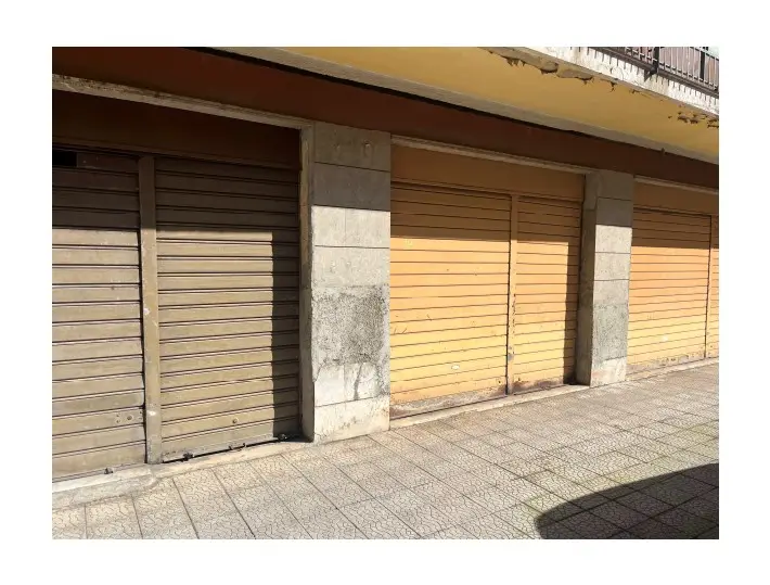 Magazzini E Locali Di Deposito · Messina