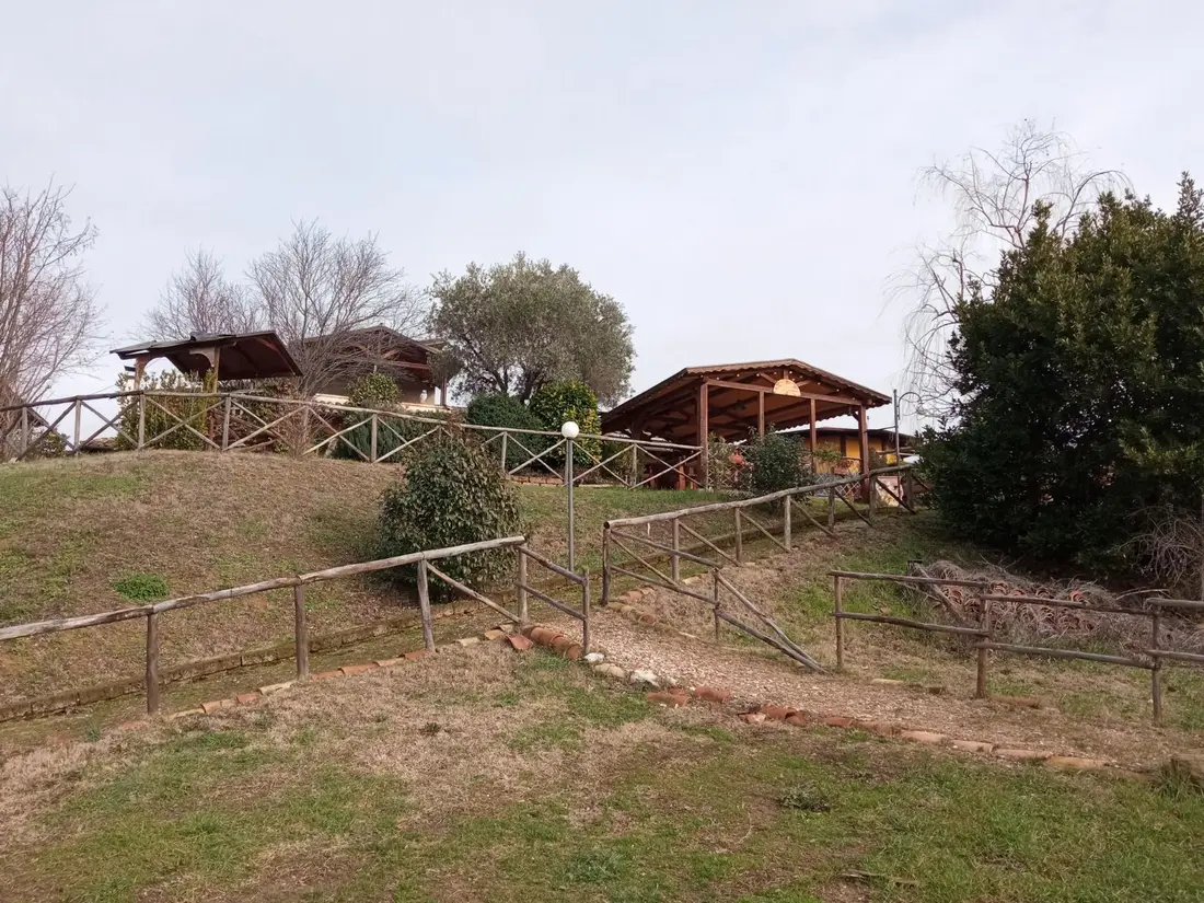 Fabbricati Costruiti Per Esigenze Commerciali · Torricella Sicura