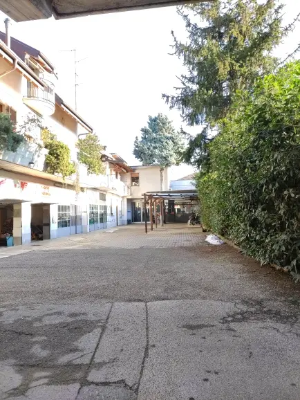 Magazzini E Locali Di Deposito · Desio