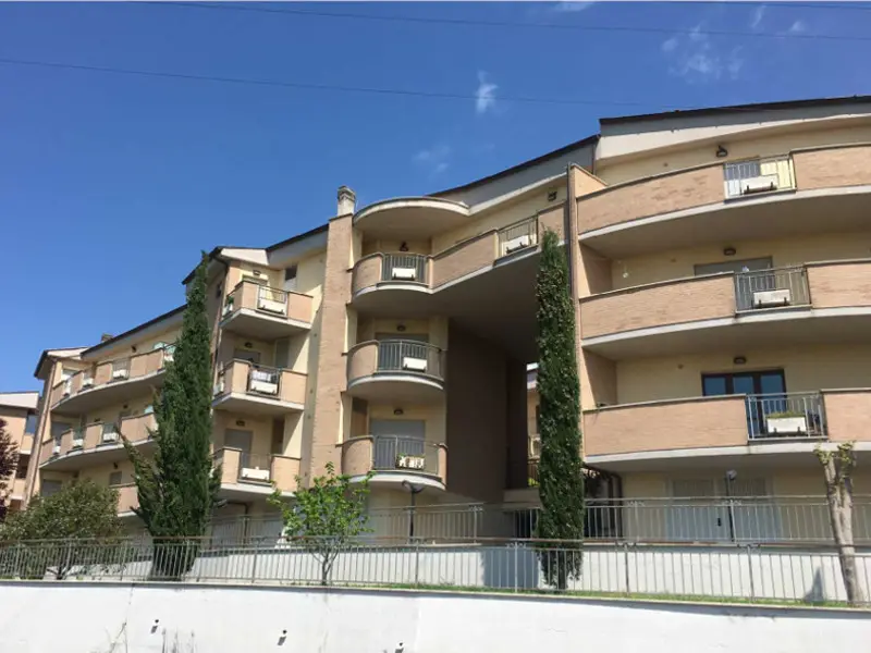 Magazzini E Locali Di Deposito · Fiano Romano