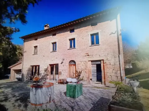 Abitazione In Villini all'asta a Cetona (SI)