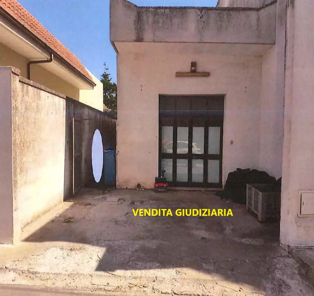 Fabbricati Costruiti Per Esigenze Commerciali · Melendugno
