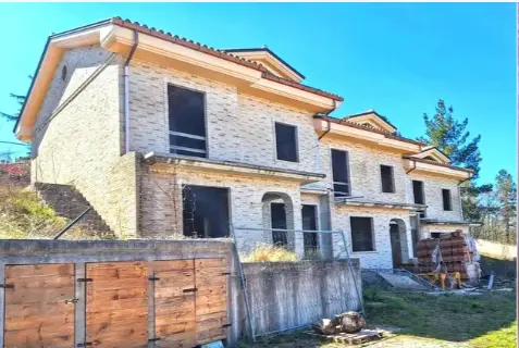 Porzione Di Fabbricato In Corso Di Costruzione · Cingoli