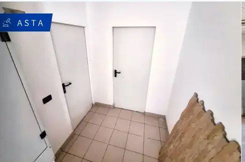 Magazzini E Locali Di Deposito · Cingoli